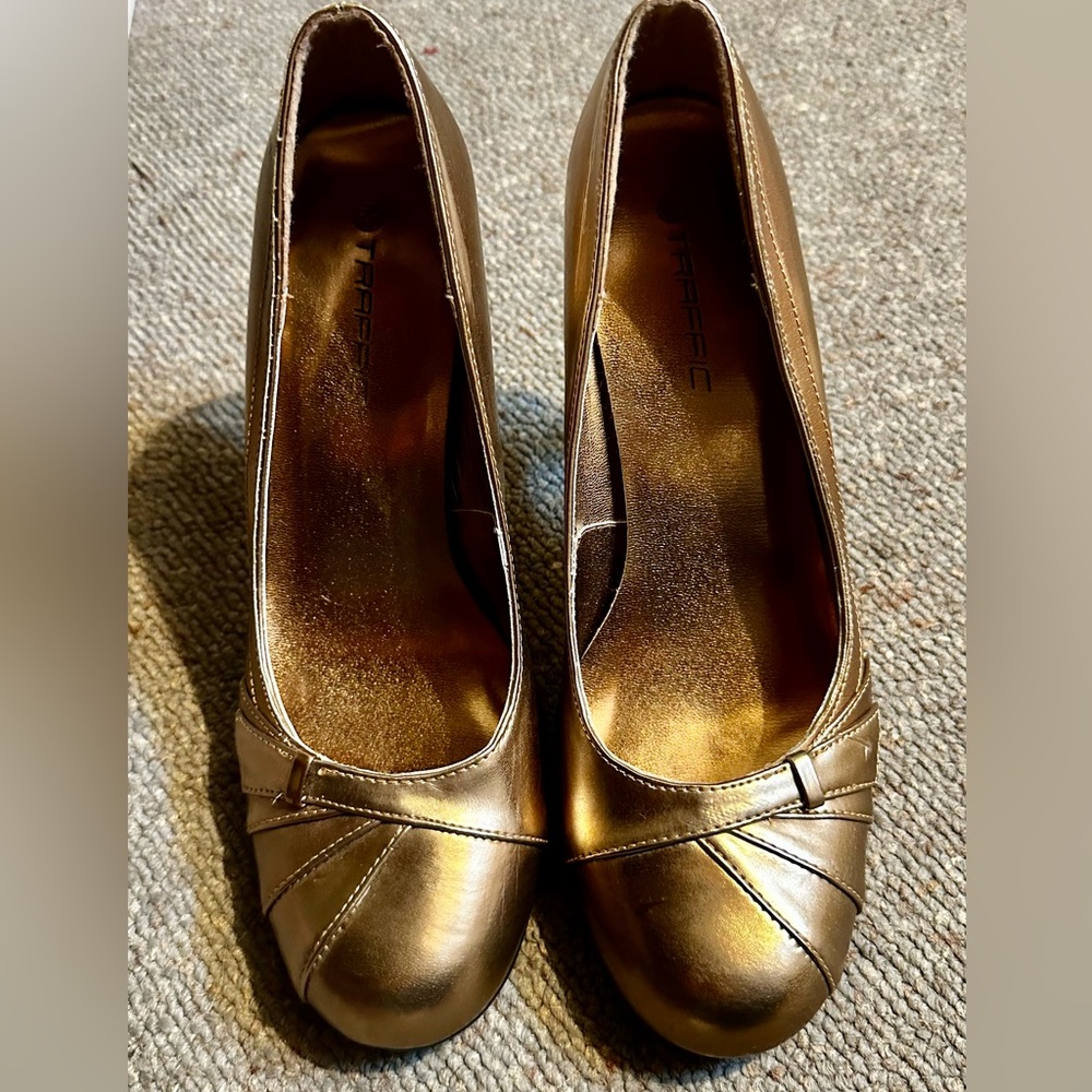 Retro gold High heels. Very studio54. New without tags. Never been worn.